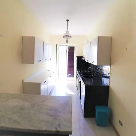 A Pochi Passi Dal Castello Aragonese Apartamento