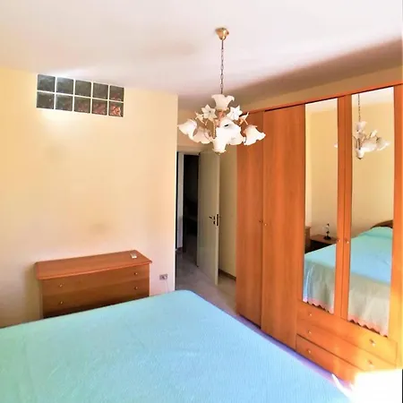 A Pochi Passi Dal Castello Aragonese Apartamento
